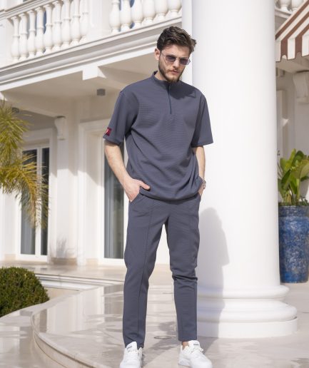 Stale gray half zip outfit